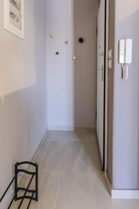 Apartament Modern Close To Metaxourgeio *