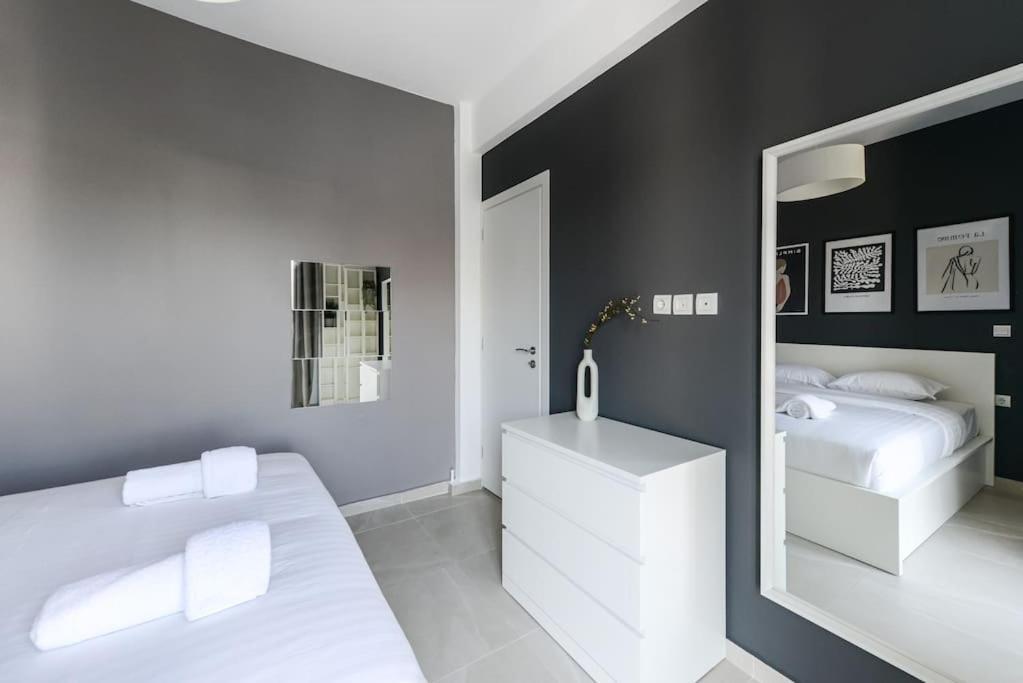 Modern Close To Metaxourgeio * Atena
