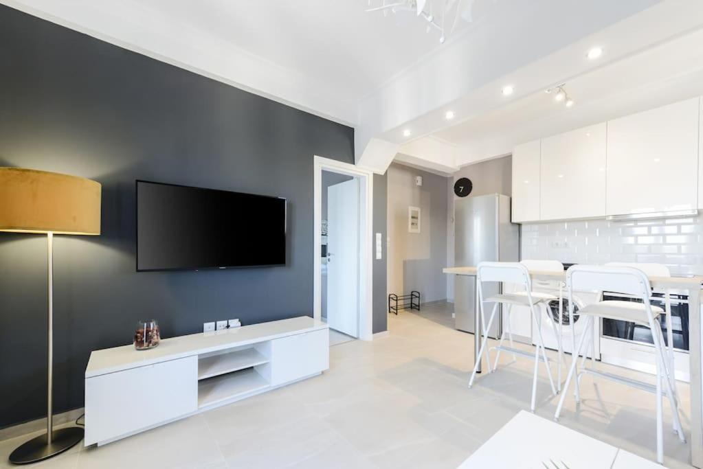 Modern Close To Metaxourgeio Appartamento *